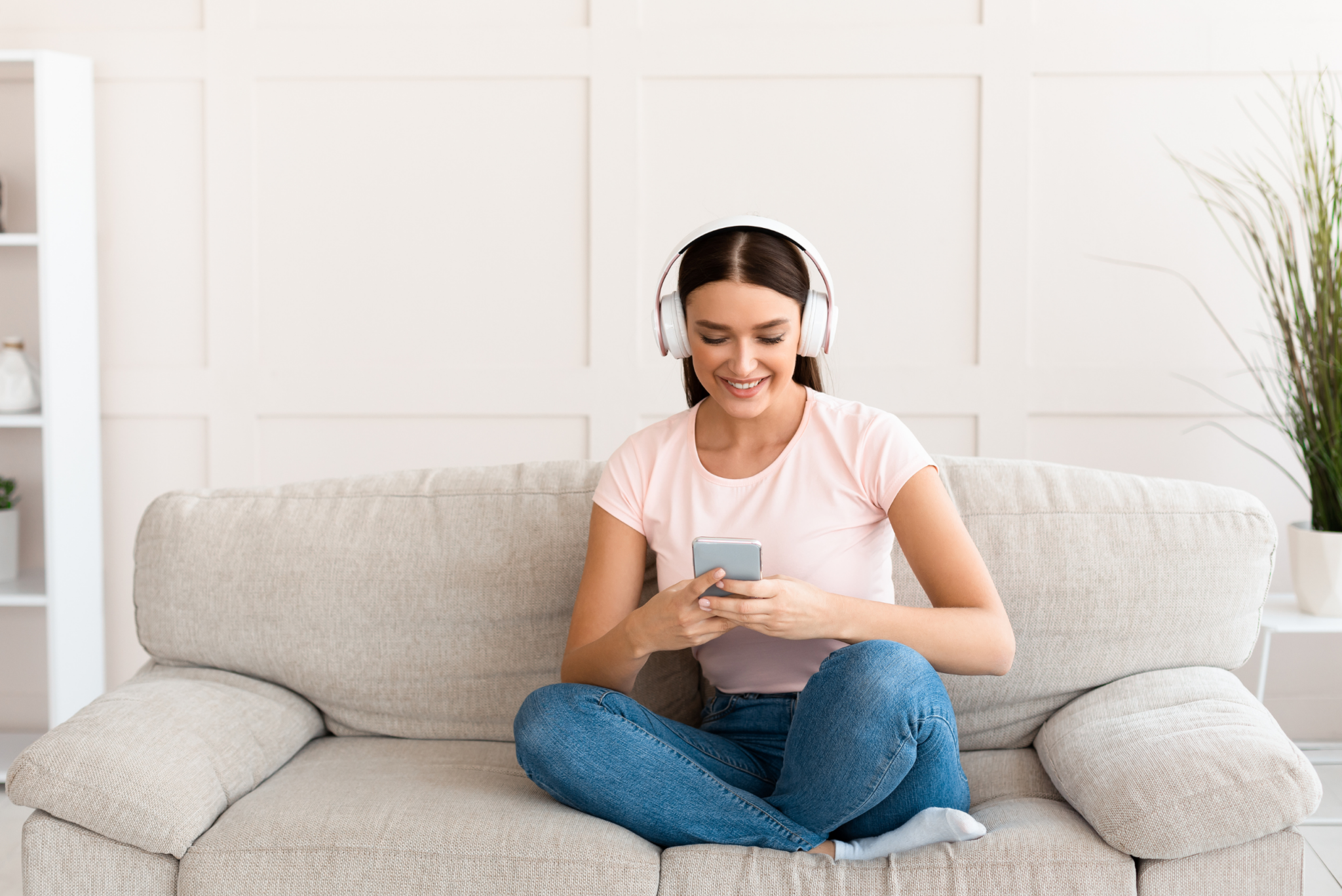 ポッドキャストは自宅でじっくり聴くメディア？エジソンリサーチが明かす最新のポッドキャスト聴取傾向