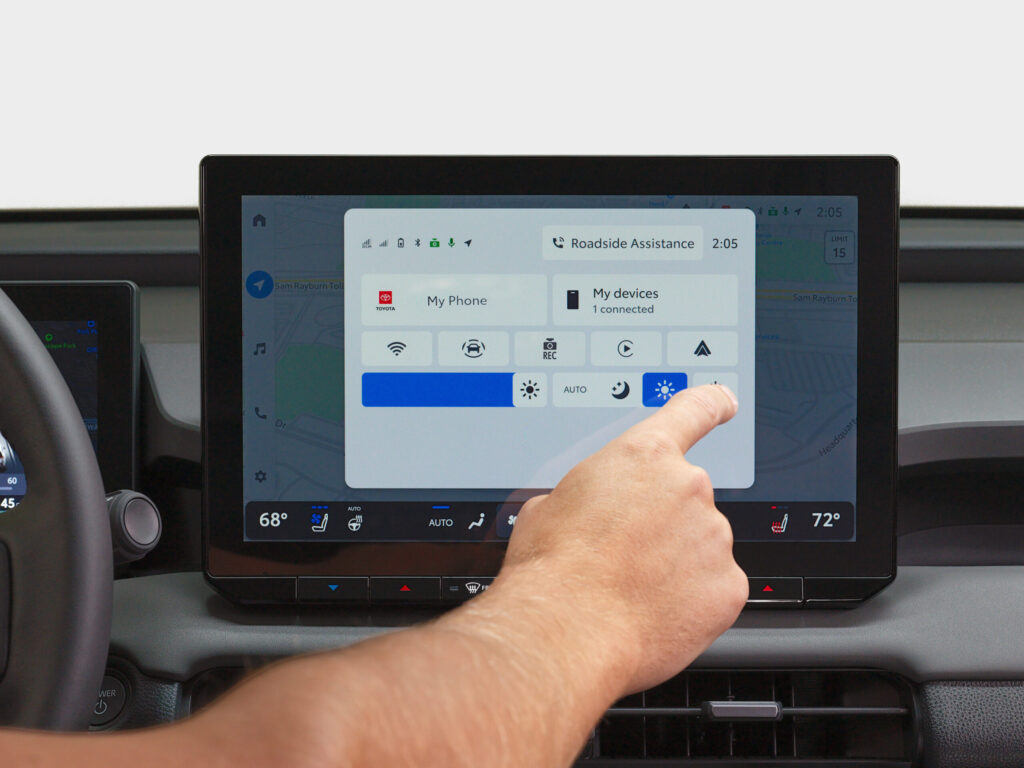 トヨタ、2026年型RAV4に新世代「オーディオマルチメディアシステム」を導入。5G接続や音声アシスタント、ストリーミング対応を強化