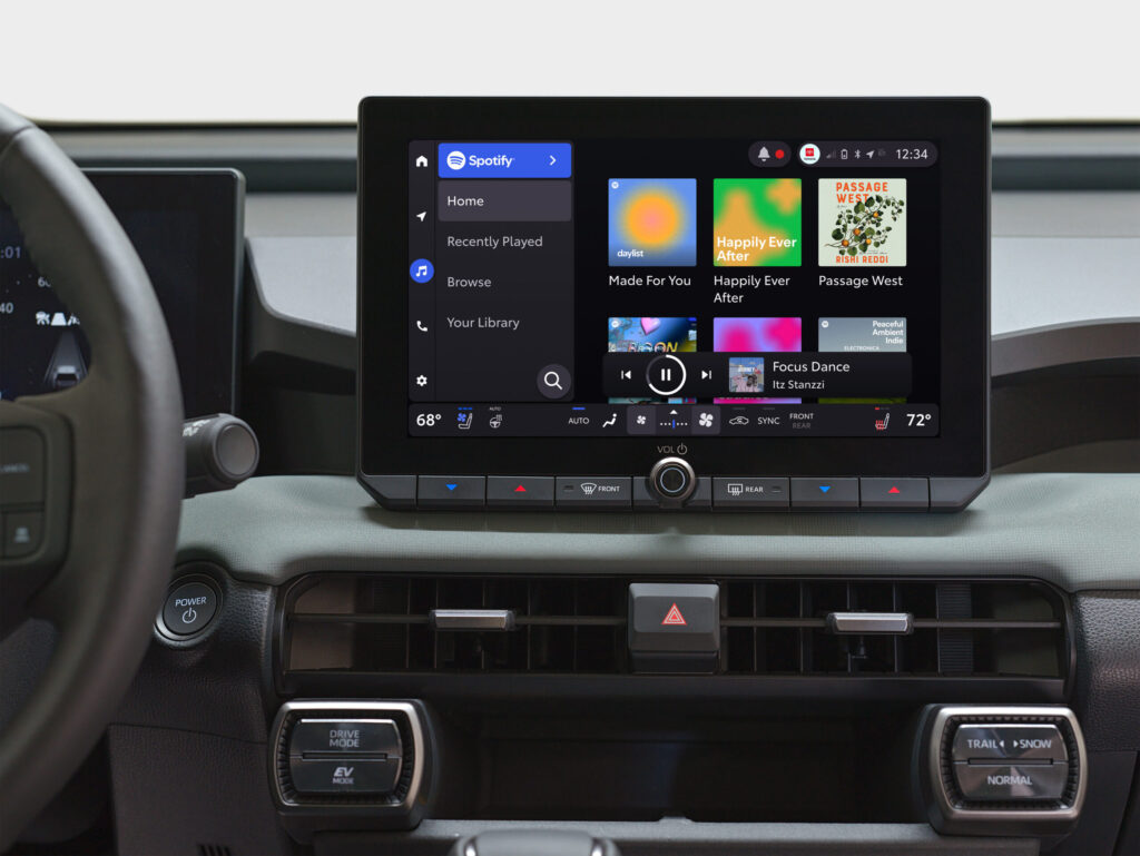 トヨタ、2026年型RAV4に新世代「オーディオマルチメディアシステム」を導入。5G接続や音声アシスタント、ストリーミング対応を強化