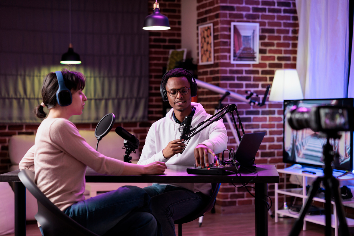 Forbesがポッドキャスト市場の最新動向を紹介。エキスパート10名が注目するトレンドとは？